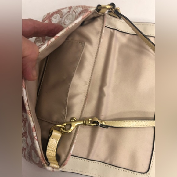 COACH SIGNATURE SEQUINED CLUCH WRISTLET IN PINK COLOUR - Picture 8 of 8